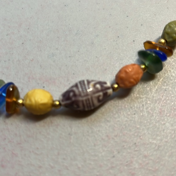 Handcrafted beaded necklace - Picture 2 of 4